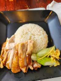ร้าน "ข้าวมันไก่วินเทจ" – ความอร่อยที่ต้องลอง!