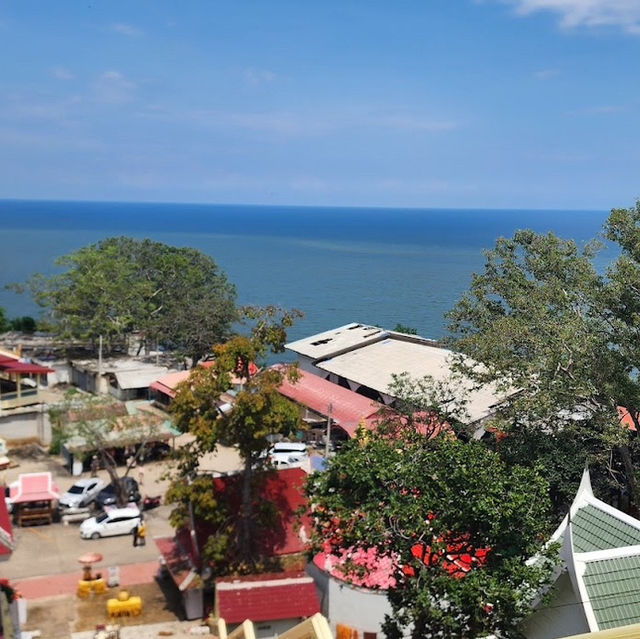 華欣的山頂寺廟 — 筷子山寺（Wat Khao Takiap）