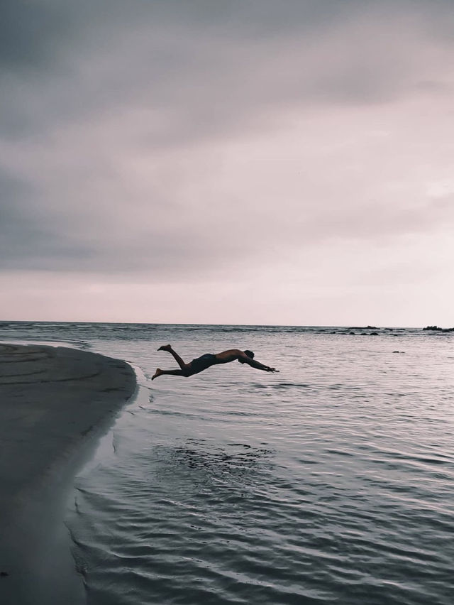 Sun, Sand, and Serenity: Discover Vadanappally Beach’s Hidden Charm!