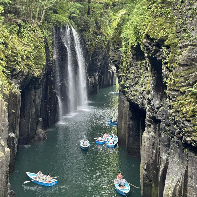 🌄 **探索高千穗峽的美** 🌊