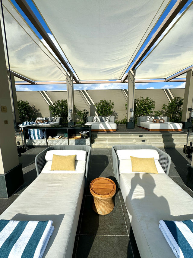 ベトナム　フーコック島観光　Regent Phu Quoのrooftop poolは最高だぞ！