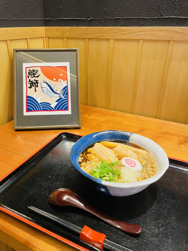 【長野県/下諏訪　鰹節問屋直伝の極上のつゆのいい香り漂う店内で国産石臼挽きのお蕎麦を食べられるお蕎麦屋さん】