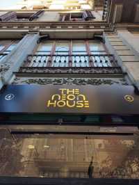 해외여행 바르셀로나 THE NEON HOUSE by Studiostore