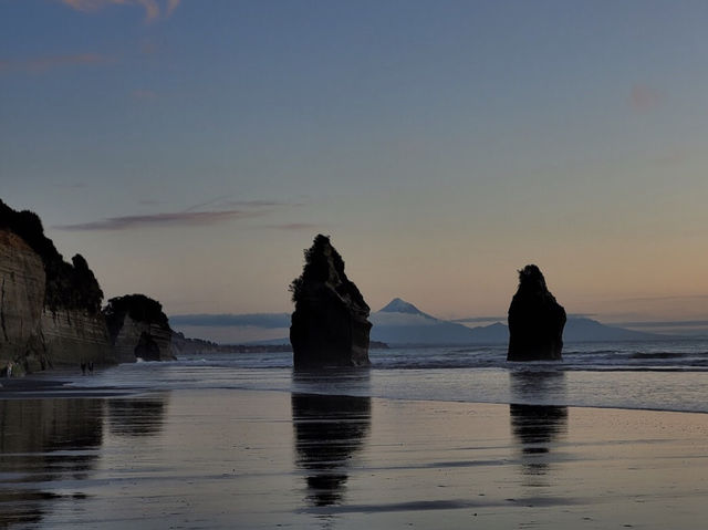 Three Sisters and the Elephant Rock, NZ