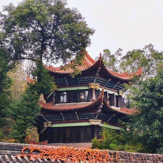 ขอพรปีใหม่ที่ Wenshu Yuan Monastery