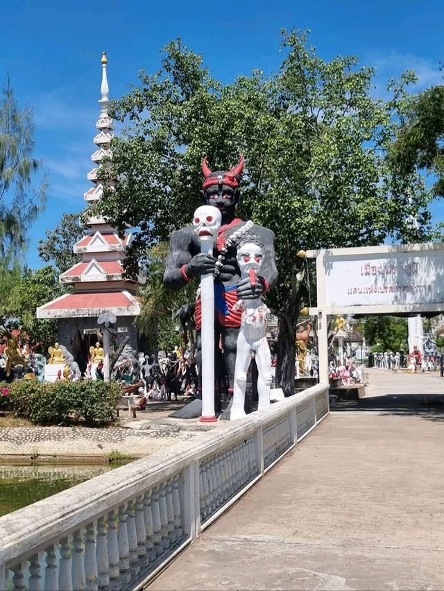 ไหว้พระขอพร  วัดไผ่โรงวัว สุพรรณบุรี