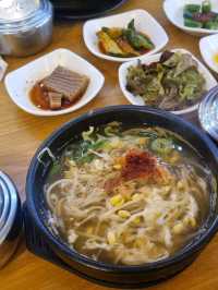 전주 한옥마을 전통적인 조선옥에서 콩나물국밥🥘