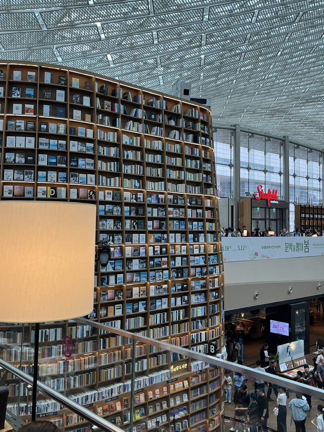 🇰🇷 Starfield Library, Seoul 📚
