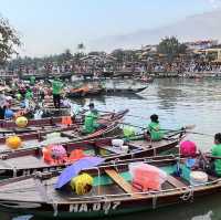 Stroll around the HoiAn ancient town and street shopping 