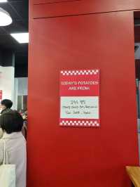  파이브가이즈 서울역점 – 미국 감성 그대로! 🍟