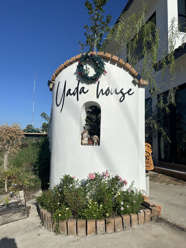 Yada House ไอศกรีมเบเกอรี่ นครพนม🍦