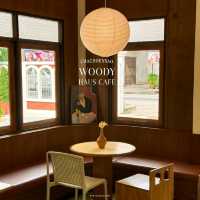 Woody Haus Café - วู้ดดี้ เฮ้าส์ คาเฟ่ 🏠✨🧡