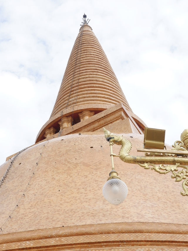ไหว้พระขอพรที่องค์พระปฐมเจดีย์ จ.นครปฐม