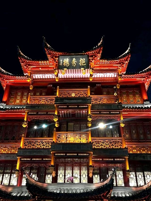 Let’s explore the market at the old street in Shanghai