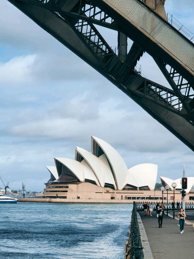 Discovering the highlights of Sydney: The Opera House and Taronga Zoo