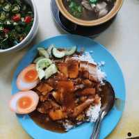 “สีมรกต” ข้าวหมูแดงหมูกรอบระดับตำนาน
