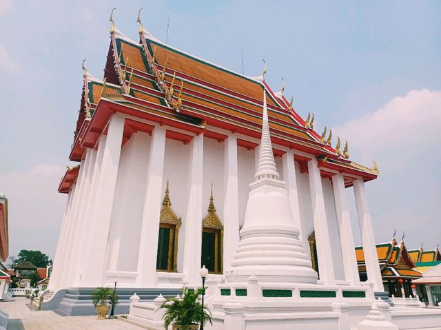 泰國曼谷湄南河老區村落皇家古寺廟一日遊行程，著名古寺廟：甘拉耶納密佛寺，適合拍照📸打卡