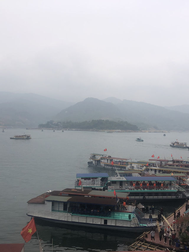 Đi lễ đầu xuân đền Bà chúa thác Bờ