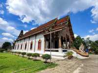 พามากราบสักการะ พระบรมอัฐิพระนางจามเทวี