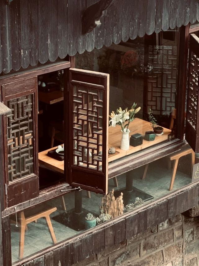 First Floor Teahouse: A Historic Riverside Teahouse