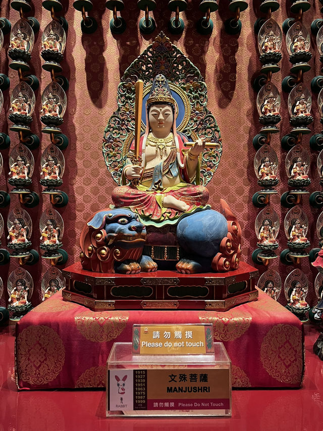 “The Majestic Buddha Tooth Relic Temple: A Spiritual Jewel in the Heart of Singapore”