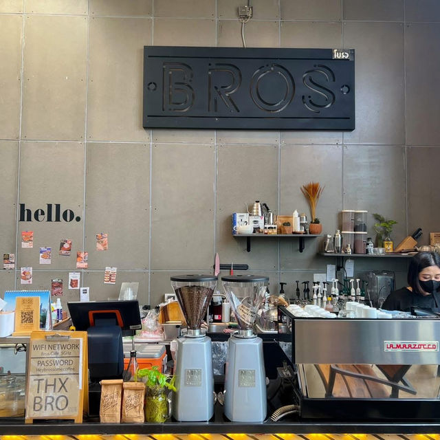 คาเฟ่ลับแห่งบ่อวิน Bros Cafe