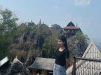 การเดินขึ้นวัดพระบาทปู่ผาแดง