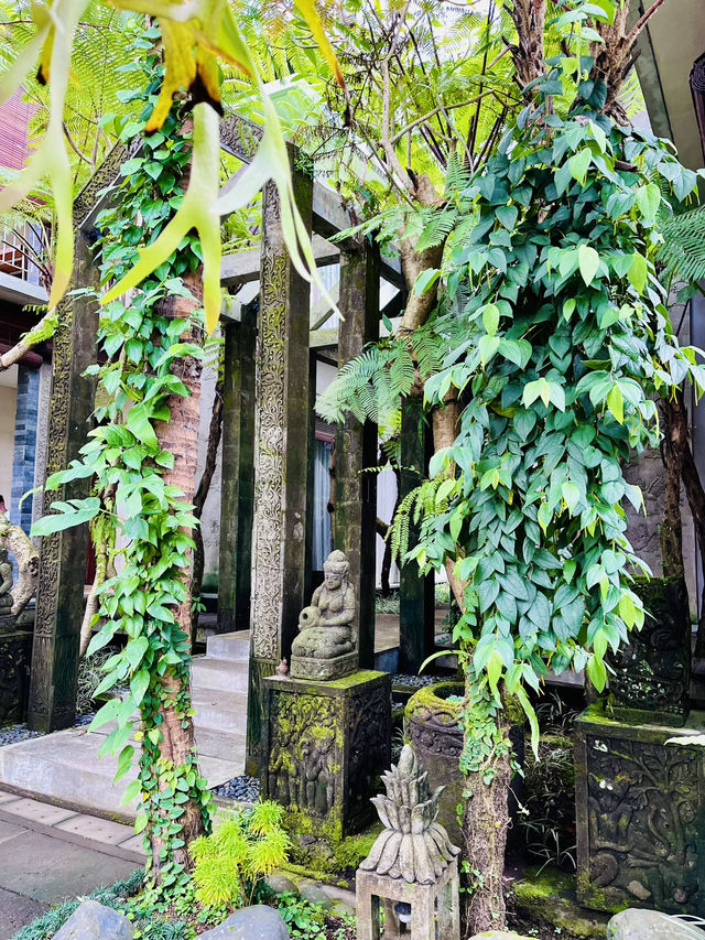 “Eco Retreat: A Green Getaway at Prabhu Ubud Villa”