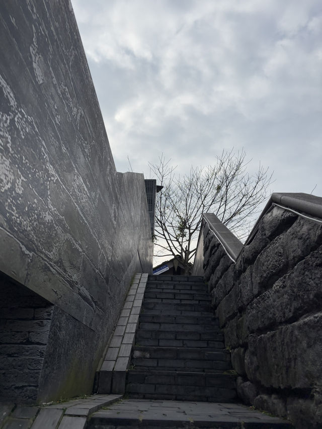 จุดถ่ายรูป กำแพงเมืองโบราณ ที่ Dujiangyan, Chengdu