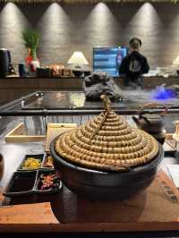 吞雲、吐霧、九宮格：皇帝式進食雲南米線