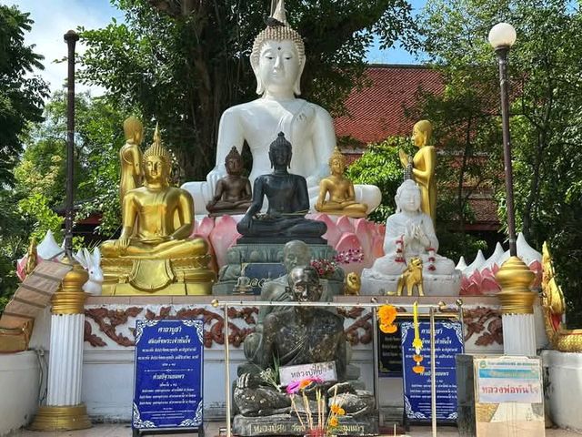 วัดพระแท่นศิลาอาสน์ จังหวัดอุตรดิตถ์ 