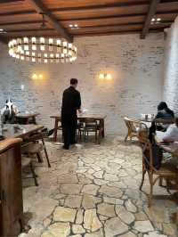 韓国🇰🇷聖水の広々カフェ☕️TENNÉ(テニ)🦊テラス席もあり🍕