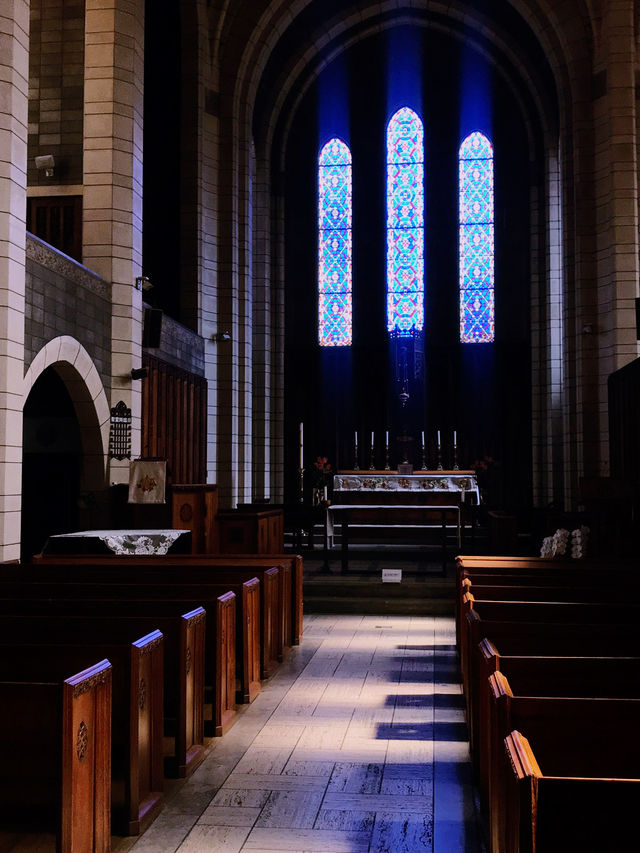 【聖路加国際大学　聖ルカ礼拝堂　St. Luke's Chapel と築地川公園　築地　東京】