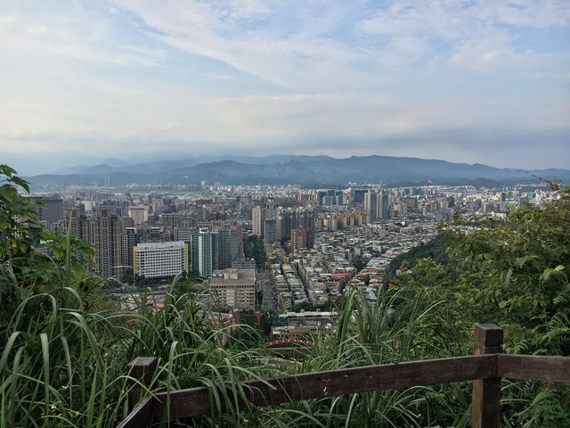 🏞️ 台北象山｜城市中的綠意秘境，俯瞰101的絕佳視角 