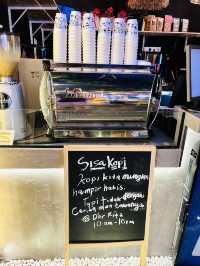 Dor Ritz Café at Merdeka Plaza: Cozy Haven for Coffee and Treats