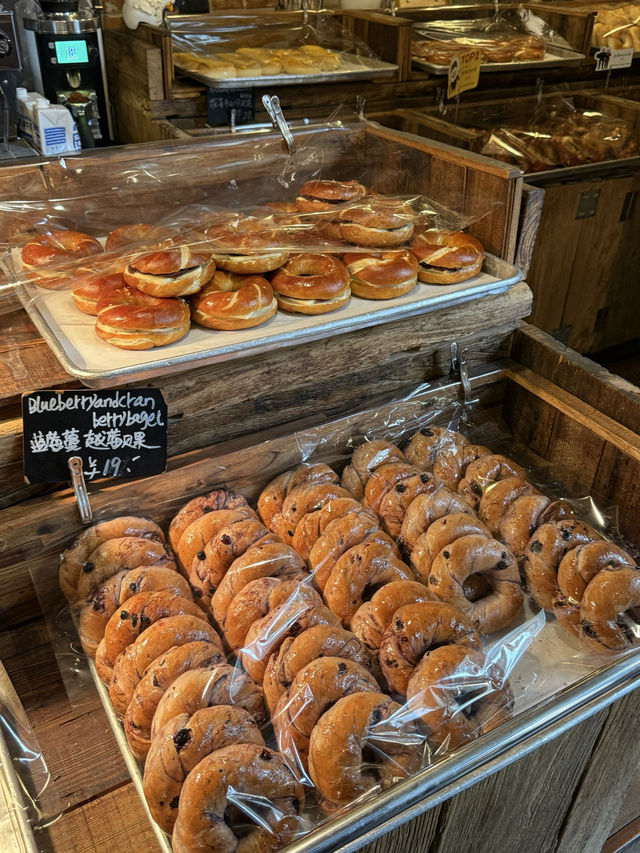 NEW YORK BAGELOUS MUSEUM คาเฟ่เบเกิลใจกลางเซี่ยงไฮ้