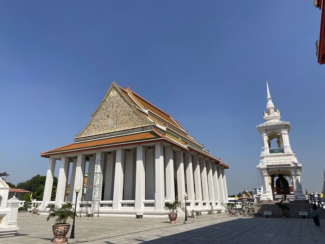 วัดกัลยาณมิตร – ไหว้หลวงพ่อโต ขอพรเสริมสิริมงคล