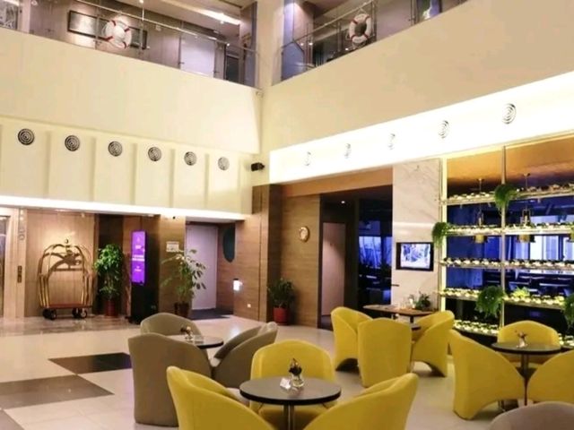 新竹安捷國際酒店位於新竹高鐵站和六家車站旁，一出站就到，主打新竹商務及親子的客人