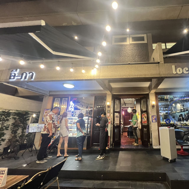 อีกา สาทร Café&Restaurant
