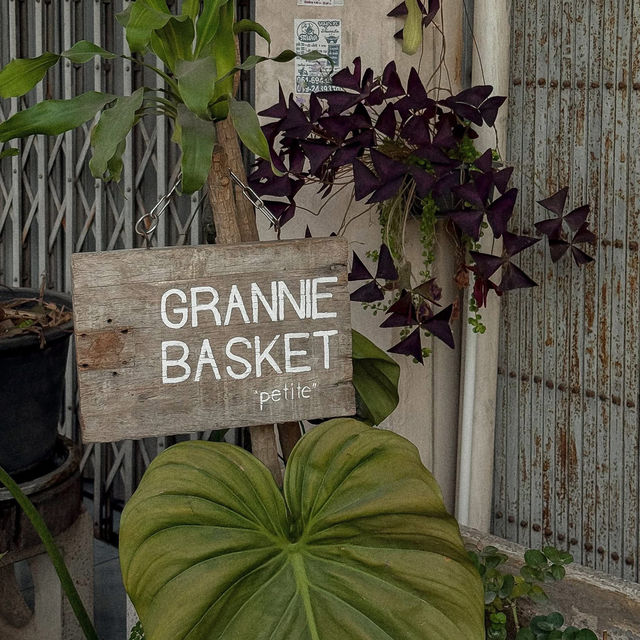 Granniebasket Petite • Nakhon Pathom 🛖🌳🌾🥐👨🏻‍🍳