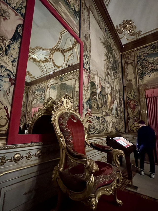 Feeling the royalty vibes at the Palacio Real de Madrid 🏰