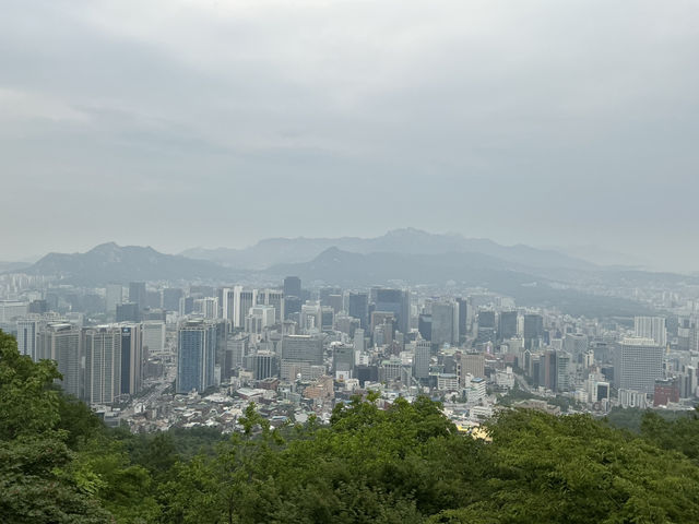 首爾塔風景愛情鎖和美食