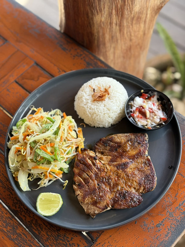 Neighborhood cafe in southwest Lembongan