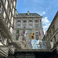 🍏🎭 Covent Garden: London’s Vibrant Hub of Street Performers, Boutiques & Historic Charm