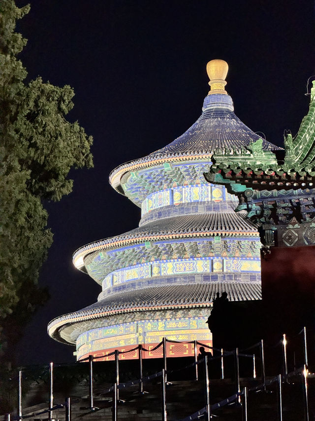 Night stroll at the park of Temple of Heaven