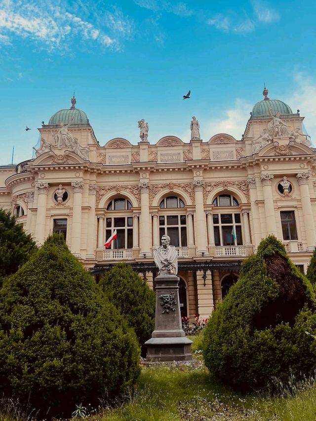 🇵🇱💙 Krakow Magic on a Budget – Poland’s Affordable Treasure! 💙🇵🇱
