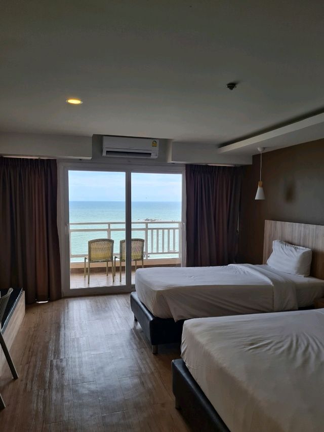 Royal Phala Cliff Beach Hotel  วิวทะเลแบบเต็มตา 