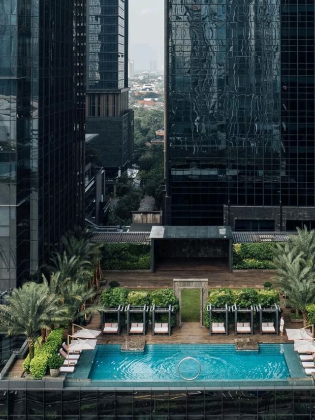 🇮🇩✨ Jakarta Luxe: Sky-High Glamour at The Langham! 🌆🥂
