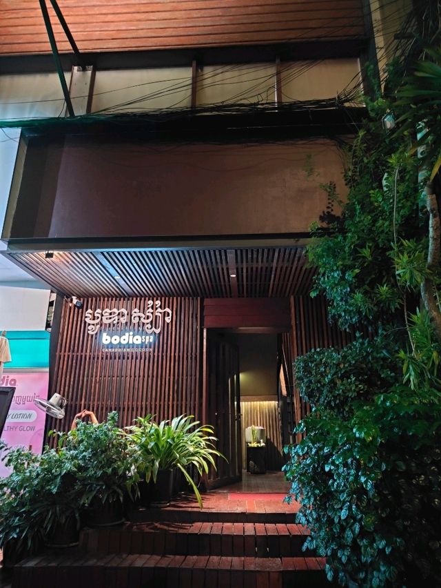 A Rejuvenating Khmer Massage at Bodia Spa  