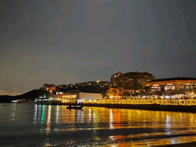 🌃✨ **香港浮世繪｜維港與廟街的魔幻對照記** 🏮🚢  